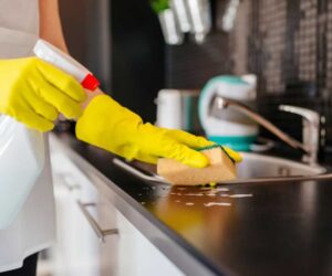 طرق تنظيف المطبخ بسرعة .. أفكار و عادات