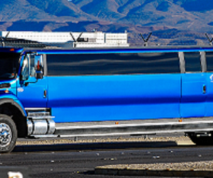 Why Do Travelers Choose Airport Limos Over Taxis?