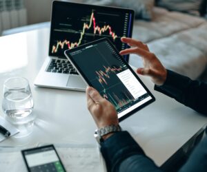 Compound Interest in Long-Term Investing: Your Money’s Magic Trick!