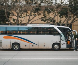 What to Expect from Professional Charter Bus Services